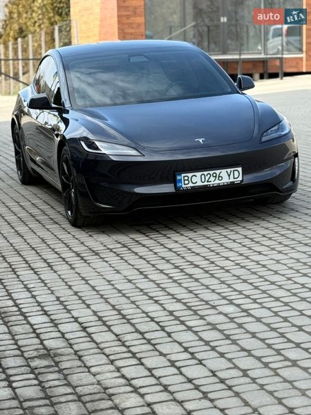 Седан Tesla Model 3 2024 в Львове