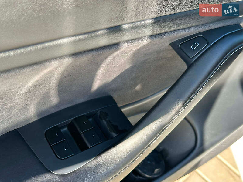 Седан Tesla Model 3 2021 в Одесі