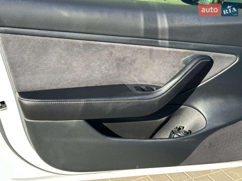 Седан Tesla Model 3 2021 в Одесі