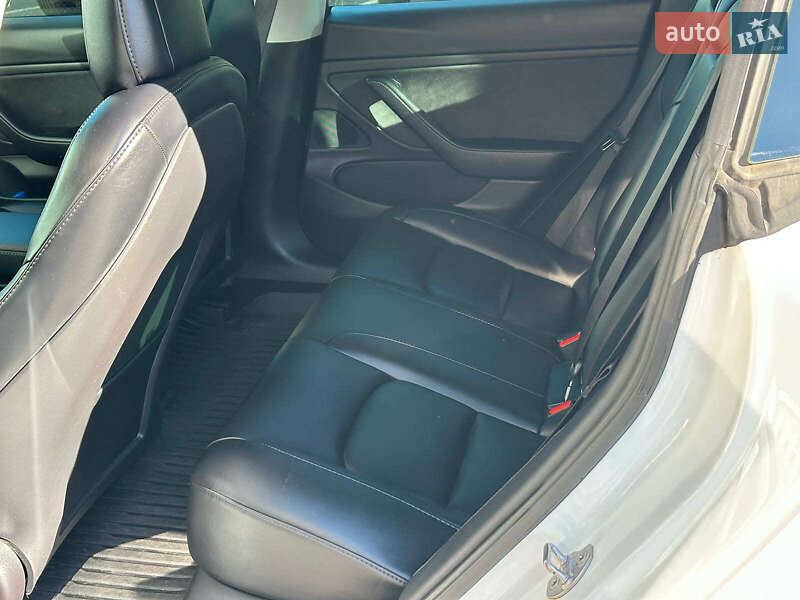 Седан Tesla Model 3 2021 в Одесі