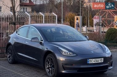 Седан Tesla Model 3 2018 в Львове