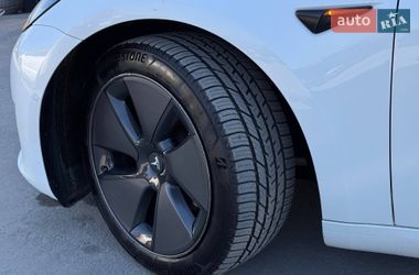 Седан Tesla Model 3 2021 в Ровно
