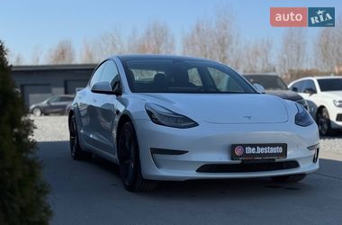Седан Tesla Model 3 2021 в Ровно
