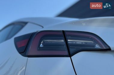 Седан Tesla Model 3 2021 в Ровно
