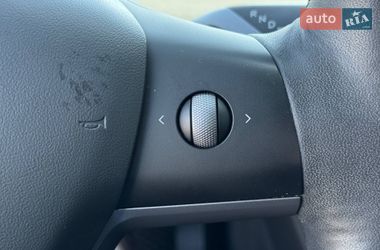 Седан Tesla Model 3 2021 в Ровно