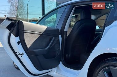 Седан Tesla Model 3 2021 в Ровно