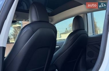 Седан Tesla Model 3 2021 в Ровно