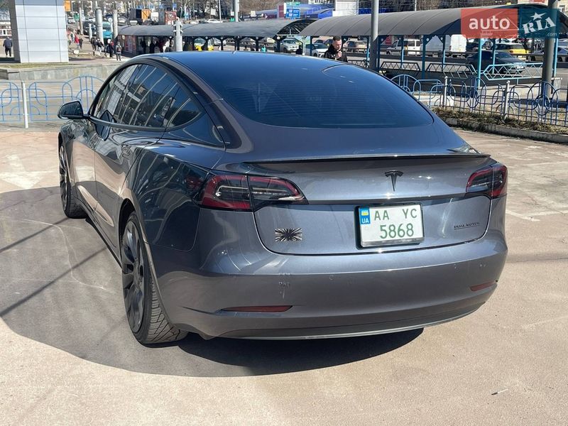 Седан Tesla Model 3 2020 в Києві