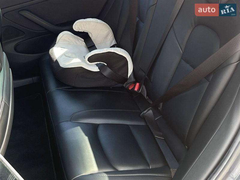 Седан Tesla Model 3 2020 в Києві