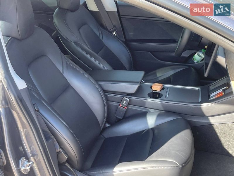 Седан Tesla Model 3 2020 в Києві