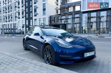 Седан Tesla Model 3 2018 в Ровно