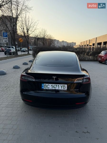 Седан Tesla Model 3 2019 в Львові