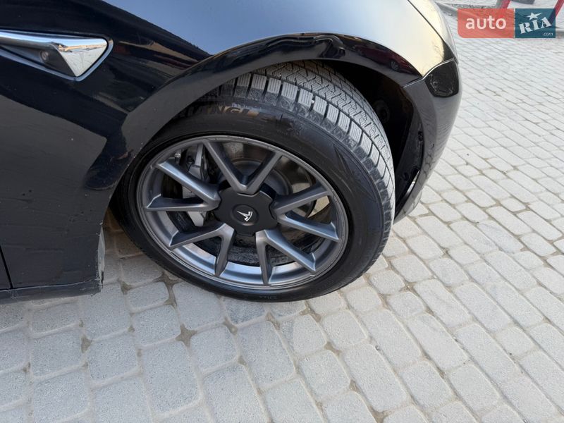Седан Tesla Model 3 2019 в Львові