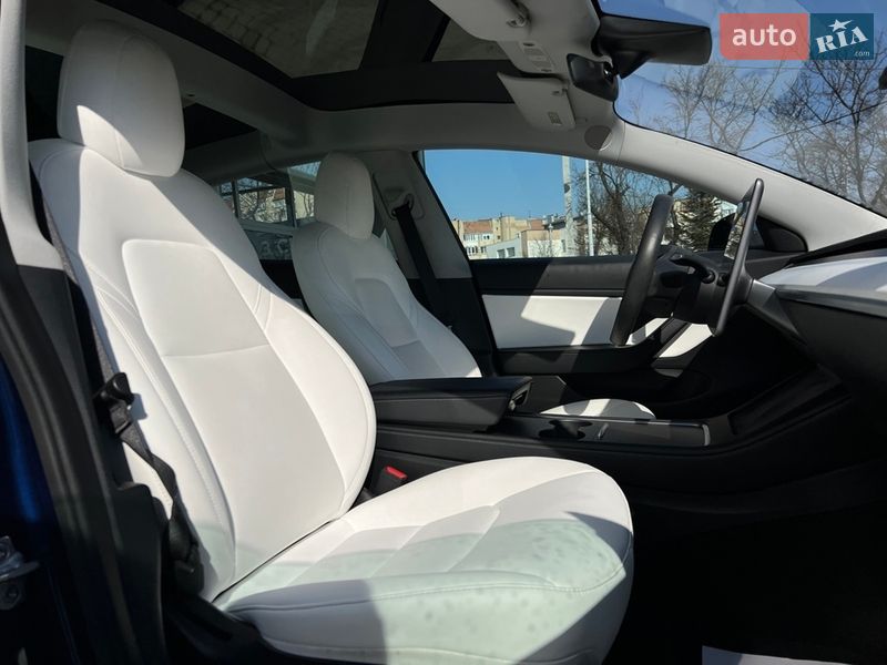 Седан Tesla Model 3 2020 в Ивано-Франковске