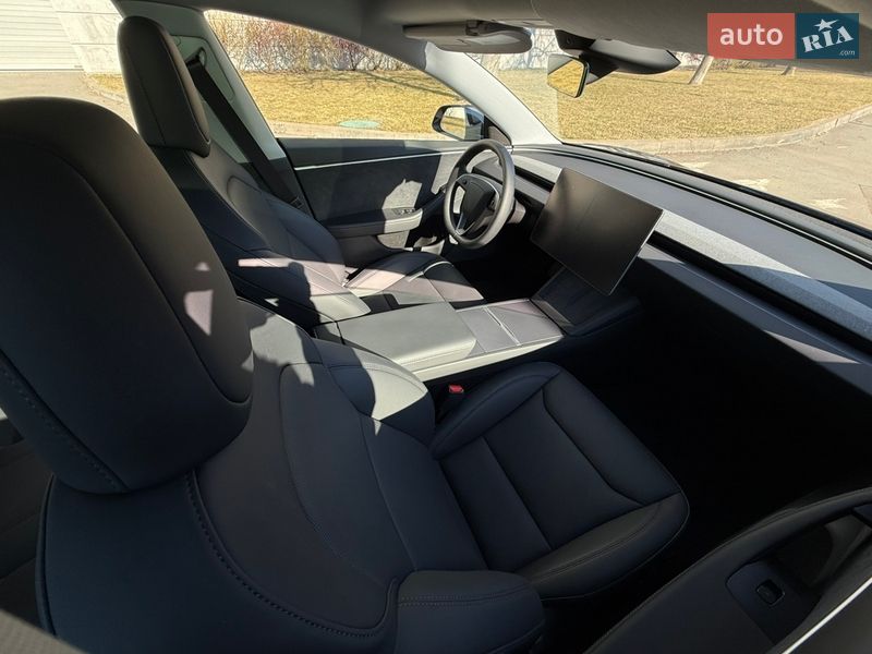Седан Tesla Model 3 2025 в Киеве