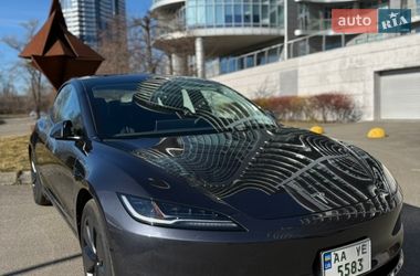 Седан Tesla Model 3 2025 в Киеве