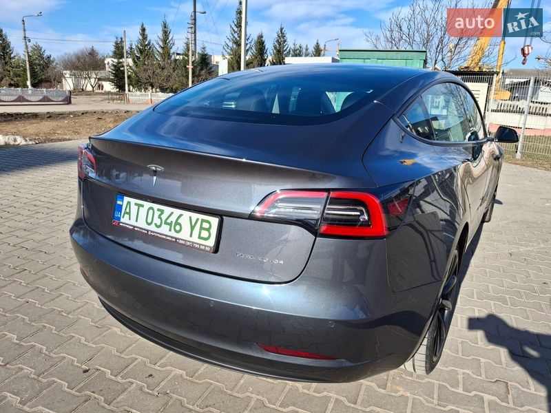 Седан Tesla Model 3 2022 в Ивано-Франковске