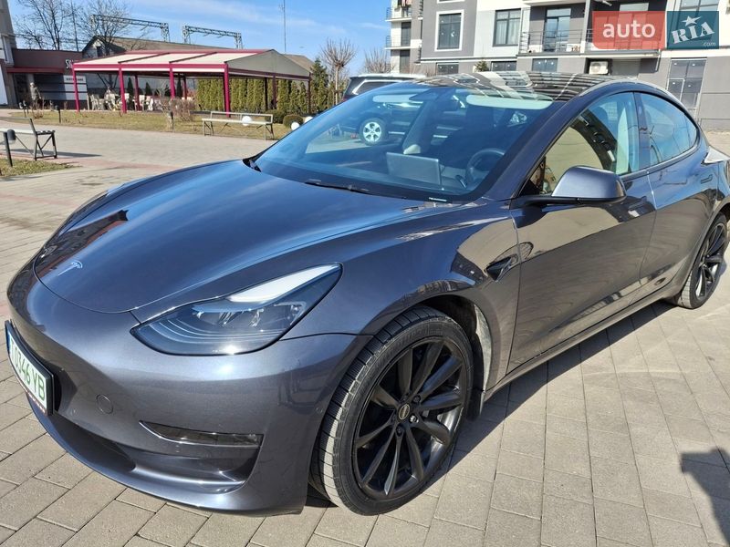 Седан Tesla Model 3 2022 в Ивано-Франковске