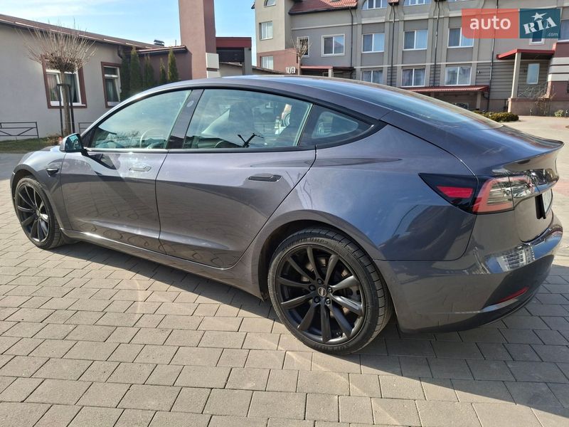 Седан Tesla Model 3 2022 в Ивано-Франковске