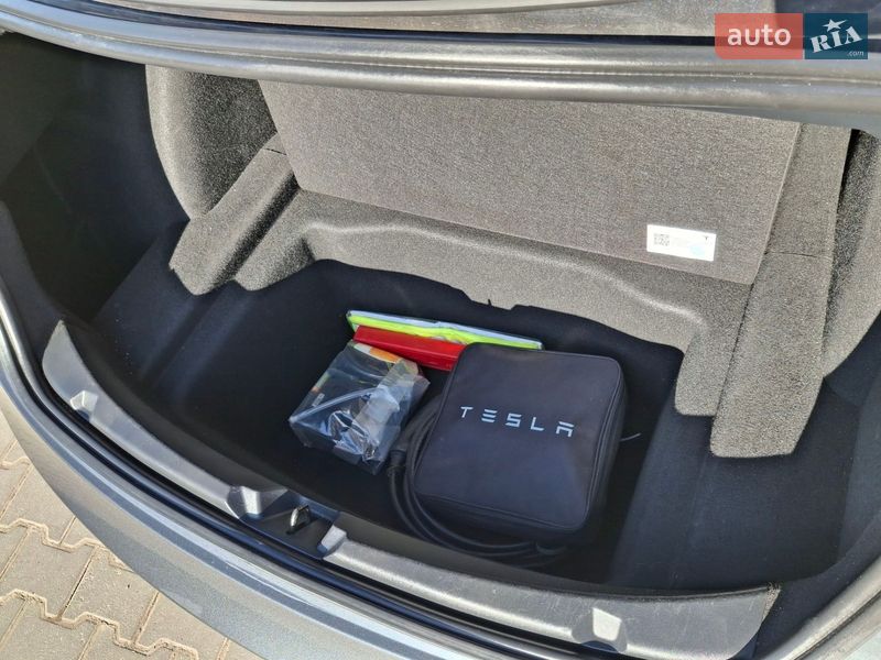 Седан Tesla Model 3 2022 в Ивано-Франковске