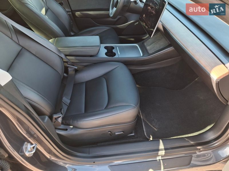 Седан Tesla Model 3 2022 в Ивано-Франковске