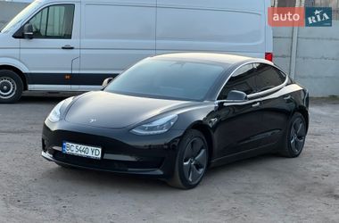 Седан Tesla Model 3 2020 в Радивиліві
