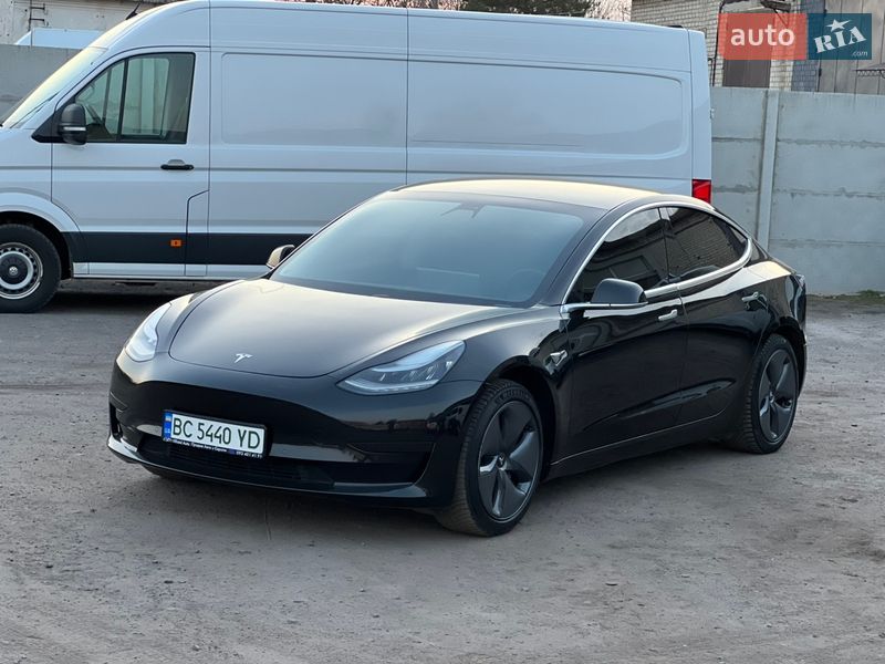 Седан Tesla Model 3 2020 в Радивиліві