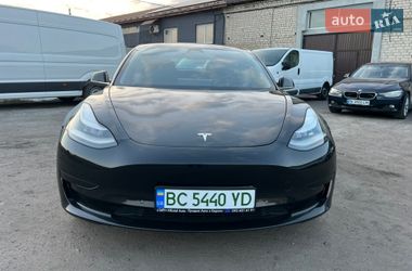 Седан Tesla Model 3 2020 в Радивиліві