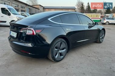 Седан Tesla Model 3 2020 в Радивиліві