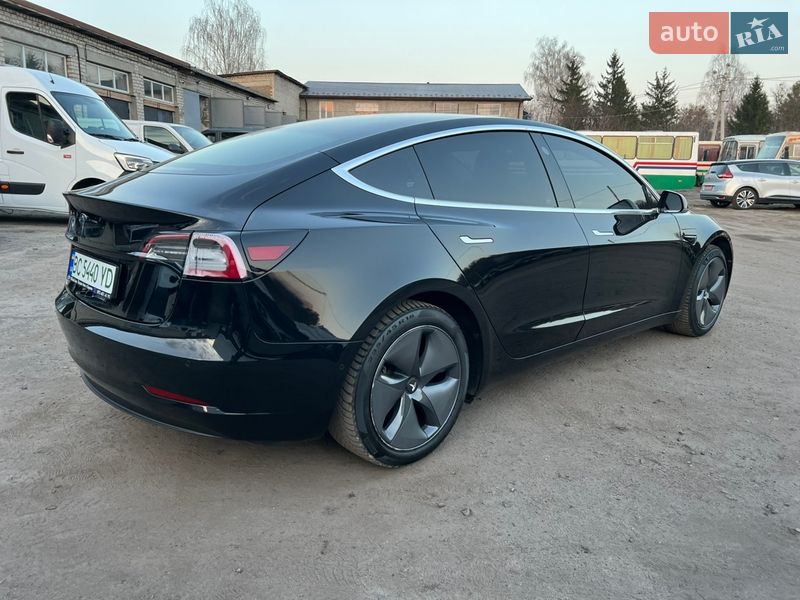 Седан Tesla Model 3 2020 в Радивиліві