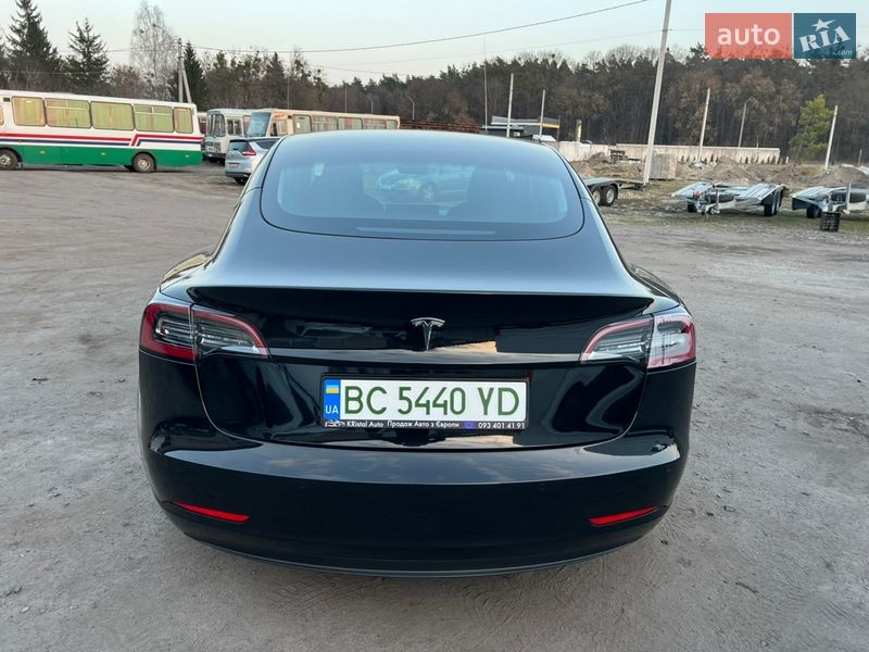 Седан Tesla Model 3 2020 в Радивиліві