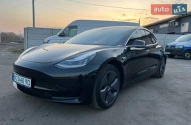 Седан Tesla Model 3 2020 в Радивиліві