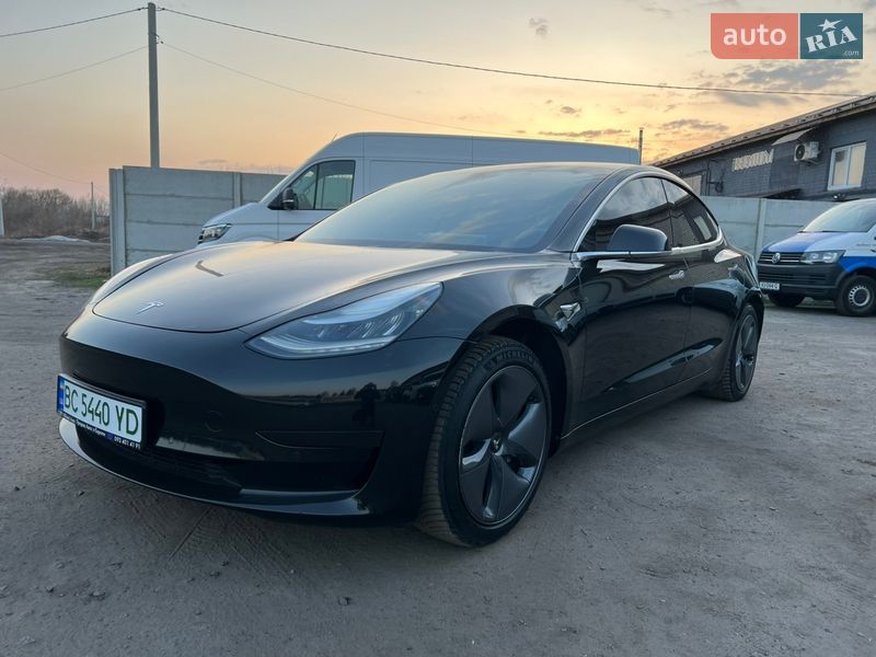 Седан Tesla Model 3 2020 в Радивиліві