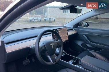 Седан Tesla Model 3 2020 в Радивиліві