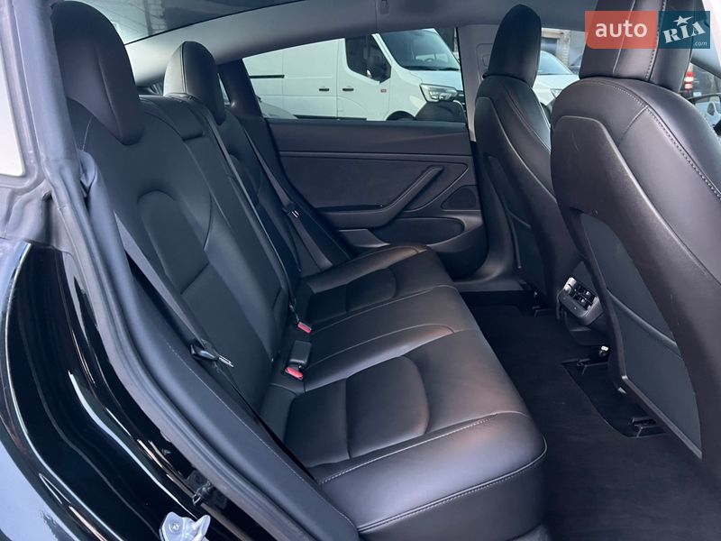 Седан Tesla Model 3 2020 в Радивиліві