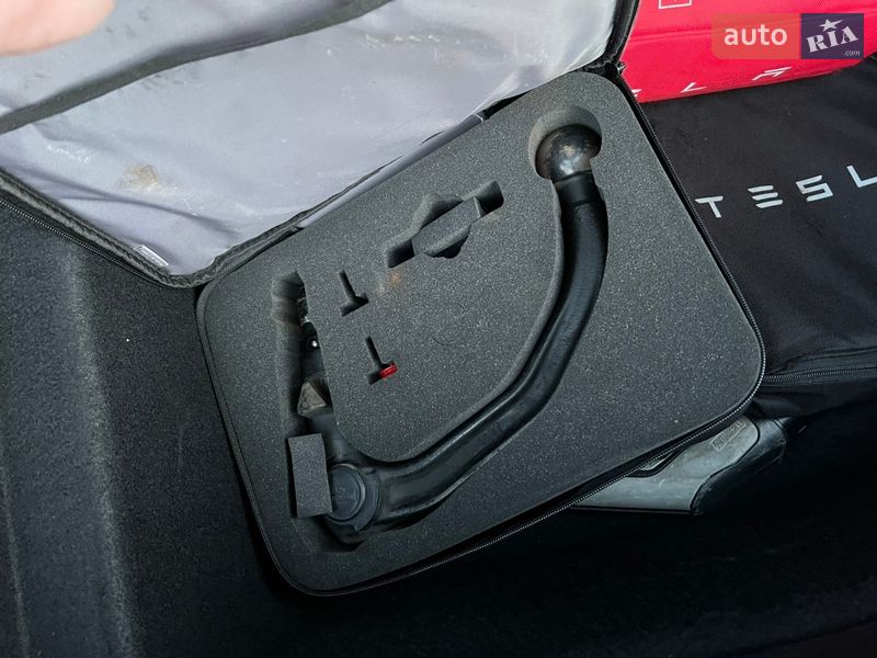 Седан Tesla Model 3 2020 в Радивиліві