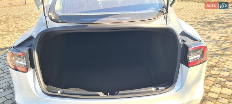 Седан Tesla Model 3 2017 в Нововолинську фото 24 Седан Tesla Model 3 2017 в Нововолинську