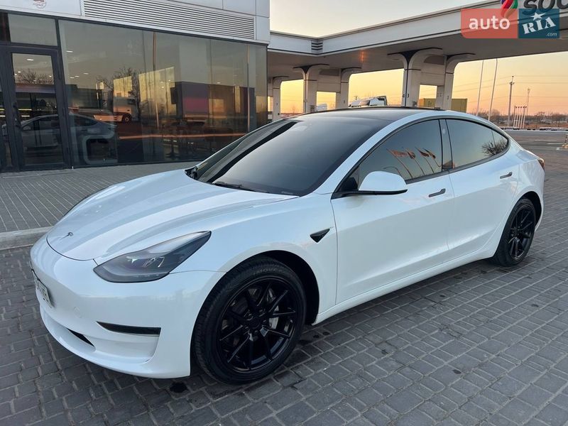 Седан Tesla Model 3 2022 в Одессе