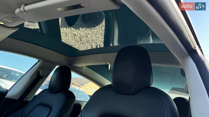 Седан Tesla Model 3 2018 в Луцке