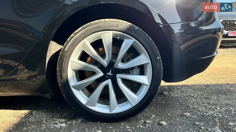 Седан Tesla Model 3 2018 в Луцке