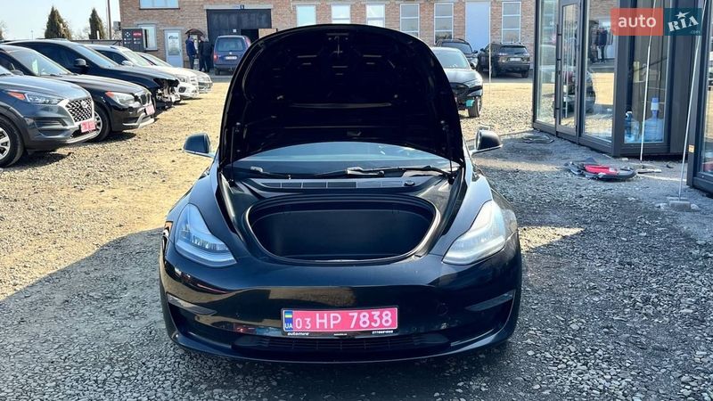 Седан Tesla Model 3 2018 в Луцке