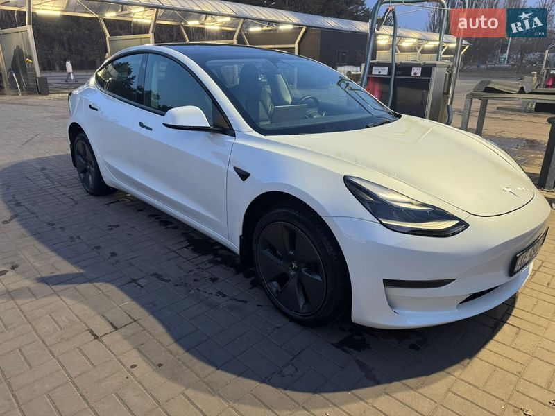 Седан Tesla Model 3 2023 в Днепре