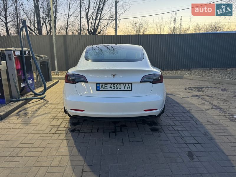 Седан Tesla Model 3 2023 в Днепре