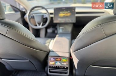 Седан Tesla Model 3 2024 в Стрые