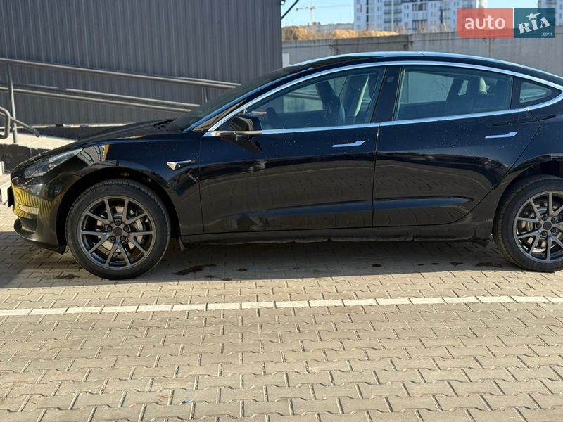Седан Tesla Model 3 2019 в Ворзеле