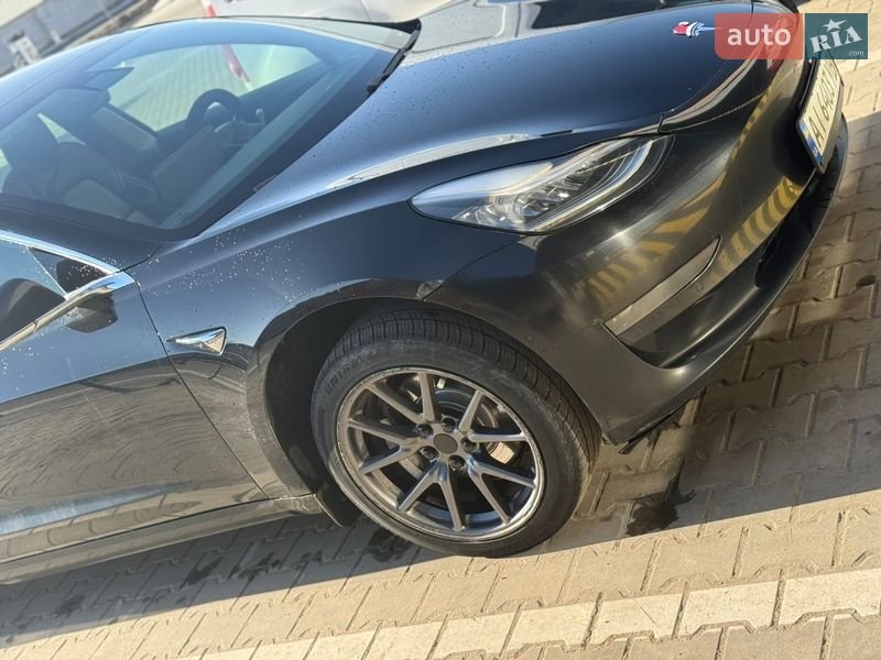 Седан Tesla Model 3 2019 в Ворзеле