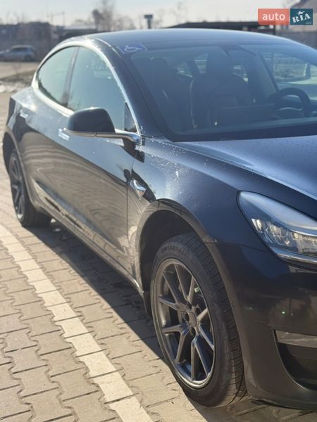 Седан Tesla Model 3 2019 в Ворзеле