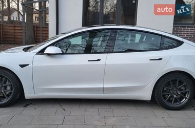 Седан Tesla Model 3 2022 в Буче