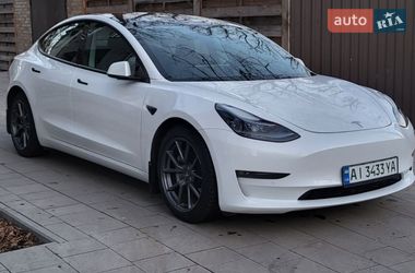 Седан Tesla Model 3 2022 в Буче