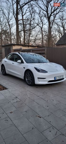 Седан Tesla Model 3 2022 в Буче
